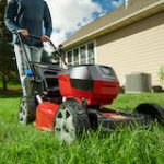 Toro 60V Max* 21 in. (53cm) Recycler® Self-Propel w/SmartStow® Lawn Mower with 5.0Ah Battery