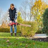Toro 60V MAX* 24 in. (60.96 cm) Hedge Trimmer with 2.5Ah Battery
